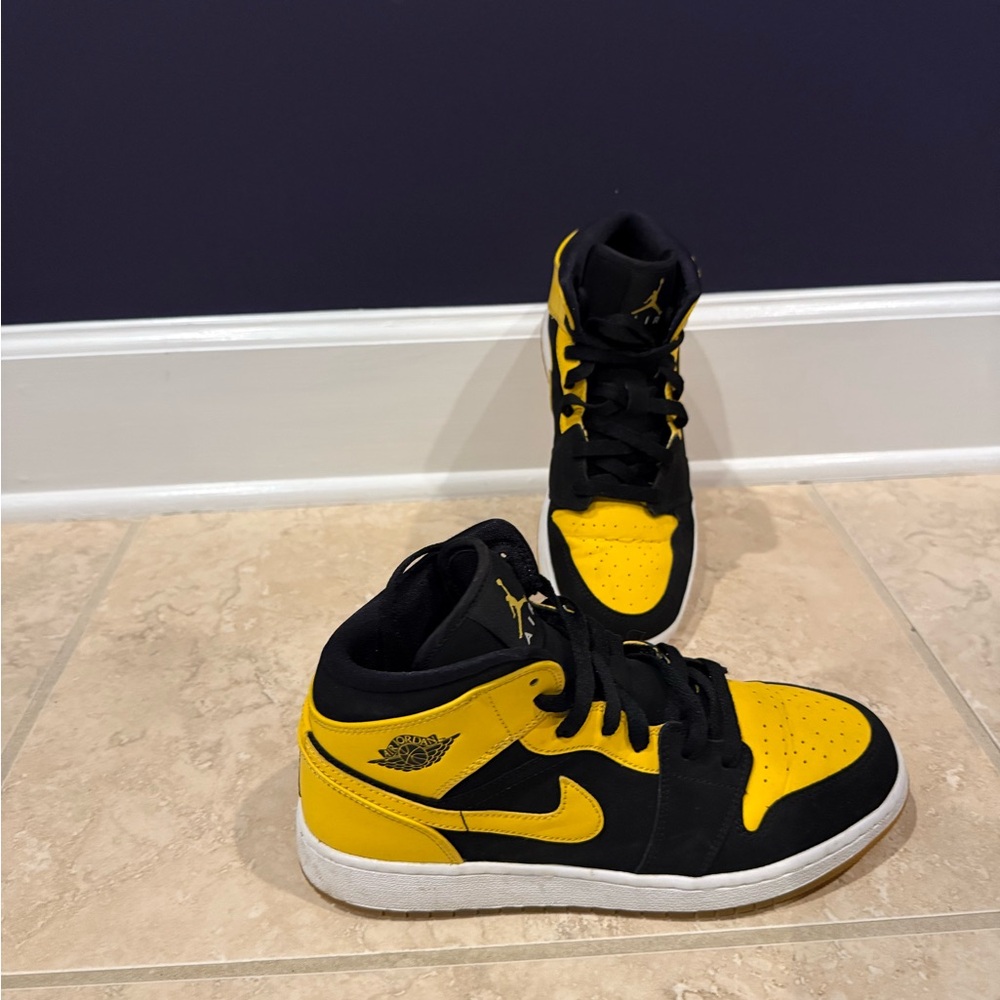 Nike Kids Sneakers - Black and Yellow